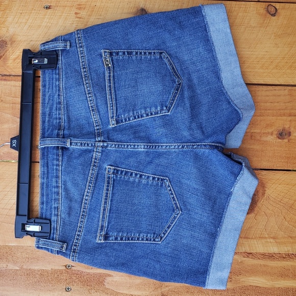 Jennifer Lopez Denim Short 2 - Picture 6 of 7